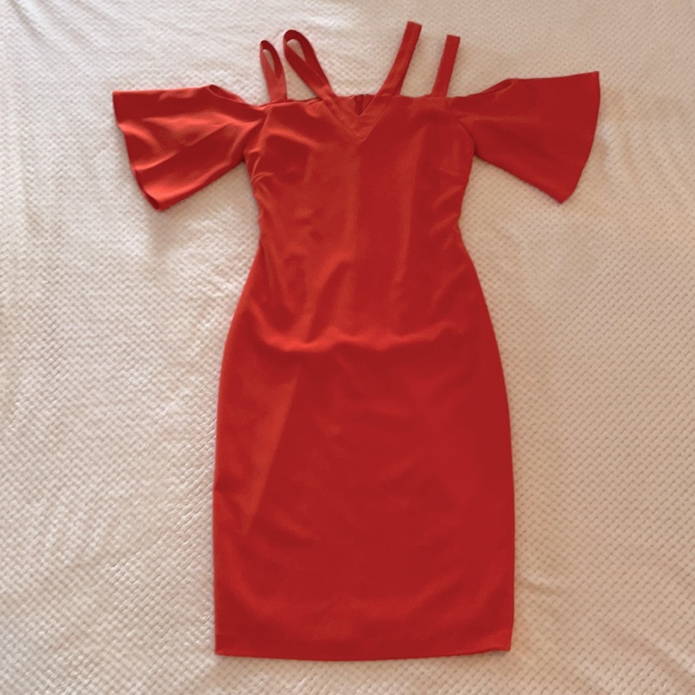 2 Laundry by Shelli Segal coral red strappy cold shoulder knee length dress